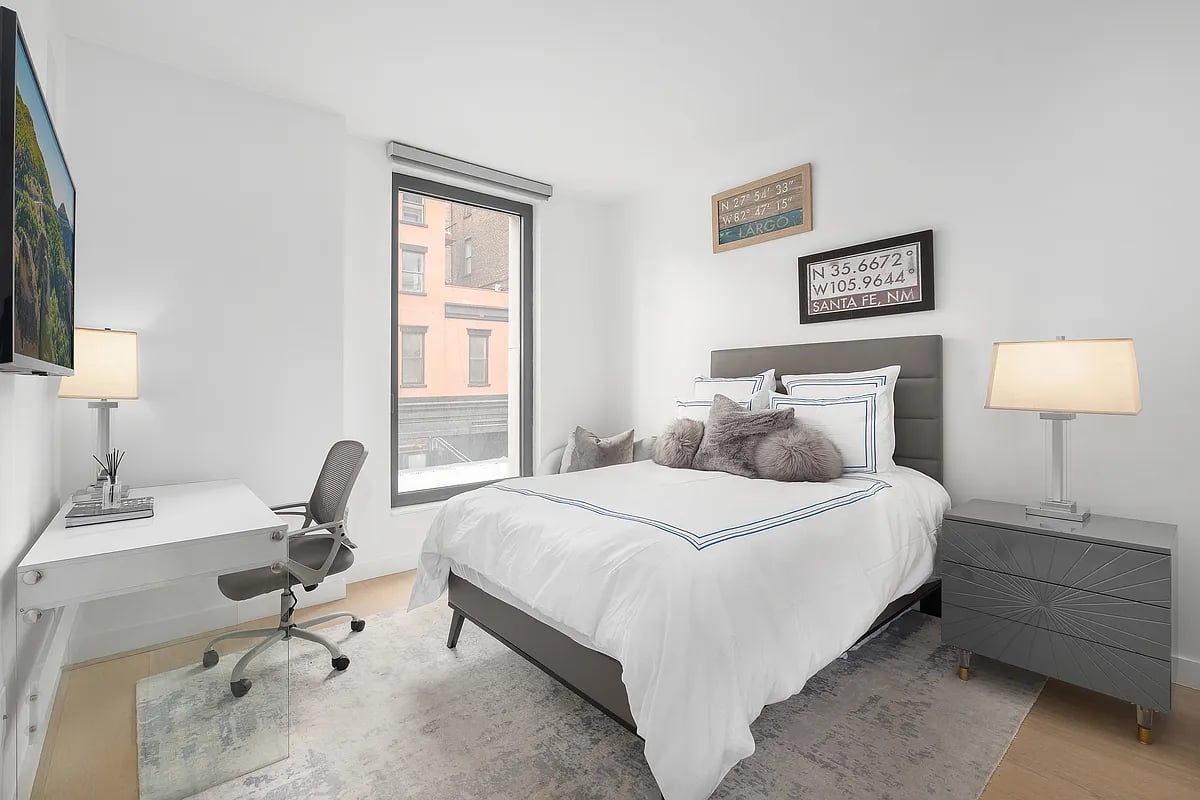 45 E 7th St #2D