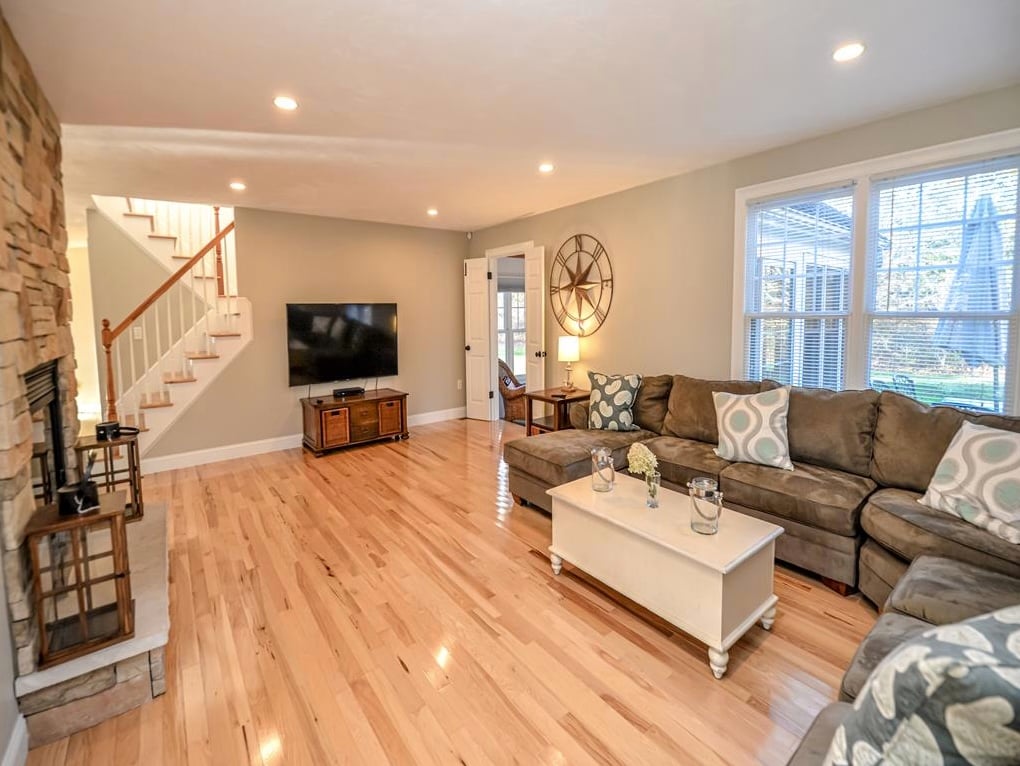 20 Swan Ln