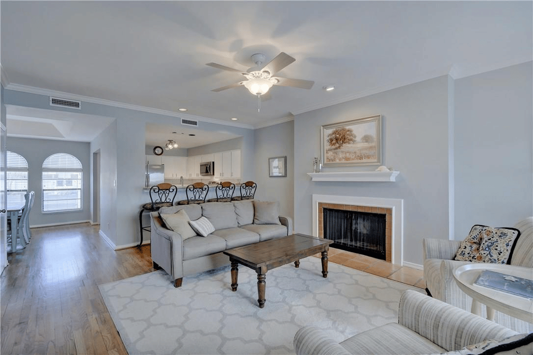 411 North Horseshoe Blvd