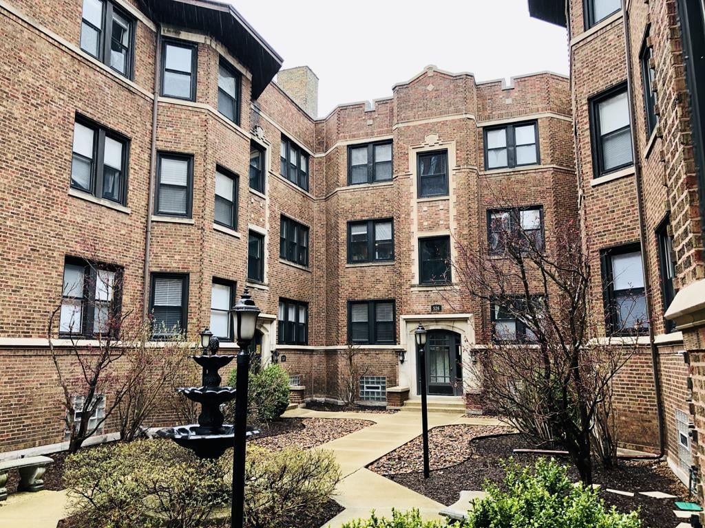 528 W Cornelia Avenue # 3N