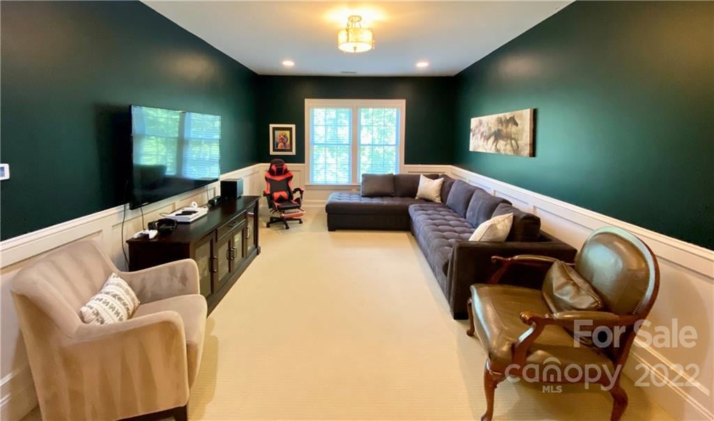 709 Woodcliff Ct