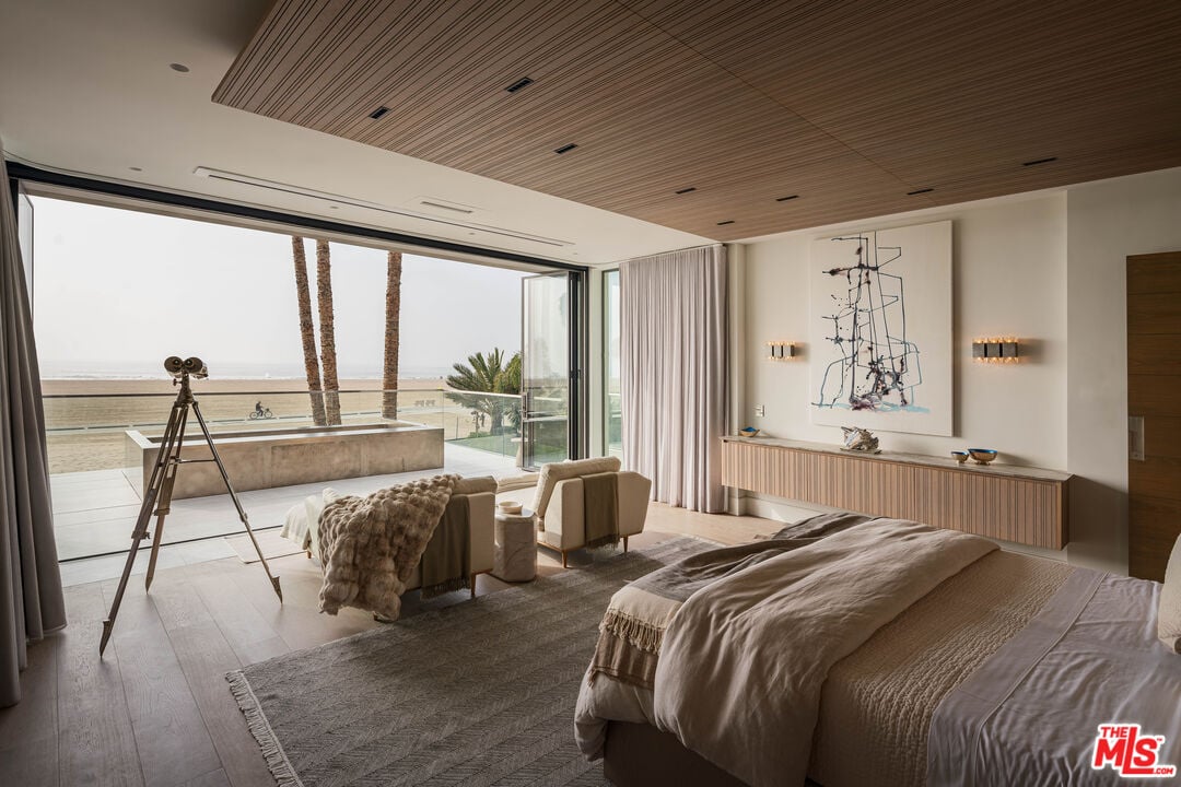 Fairmont Heights, Palisades Beach Rd, 90403