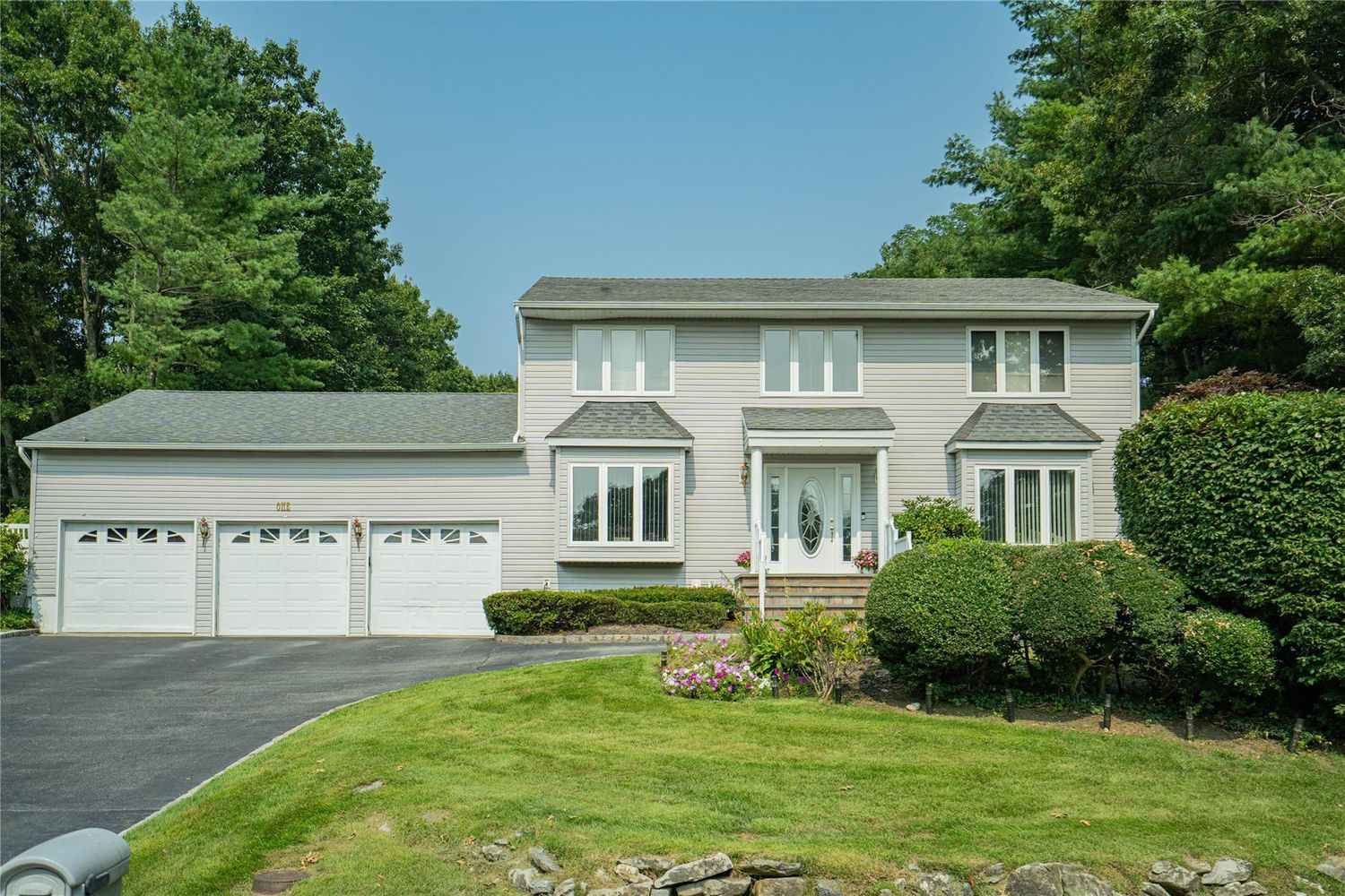 1 Stonehurst Ln