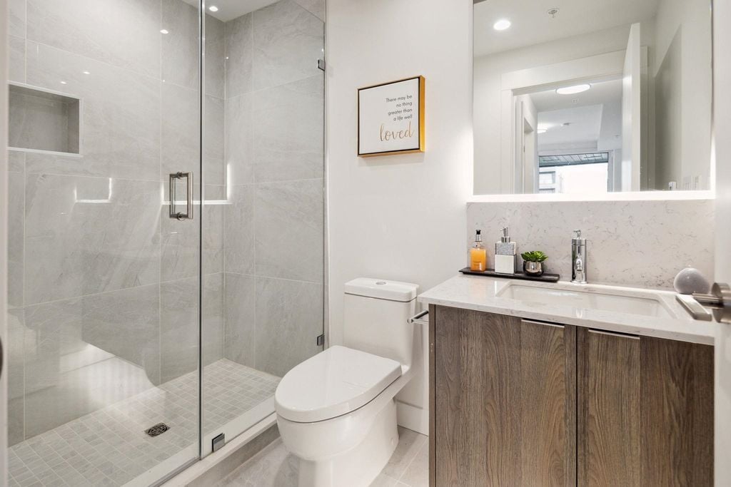 7638 Cambie St, #404