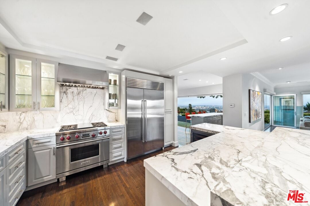 Sierra Mar Dr, 90069