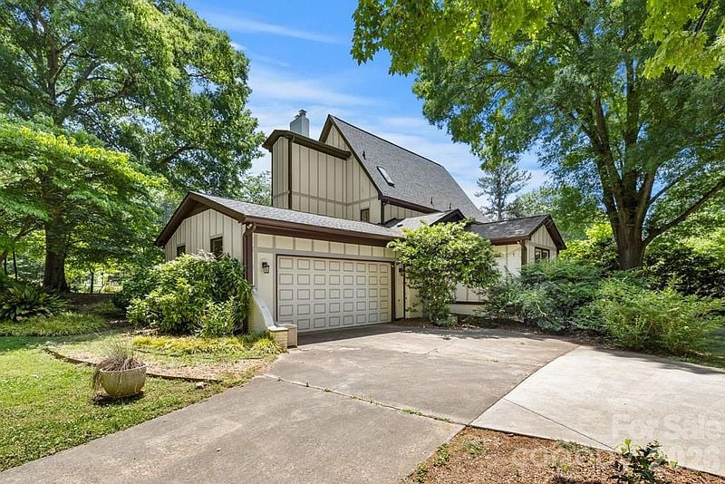 5335 Lansing Dr