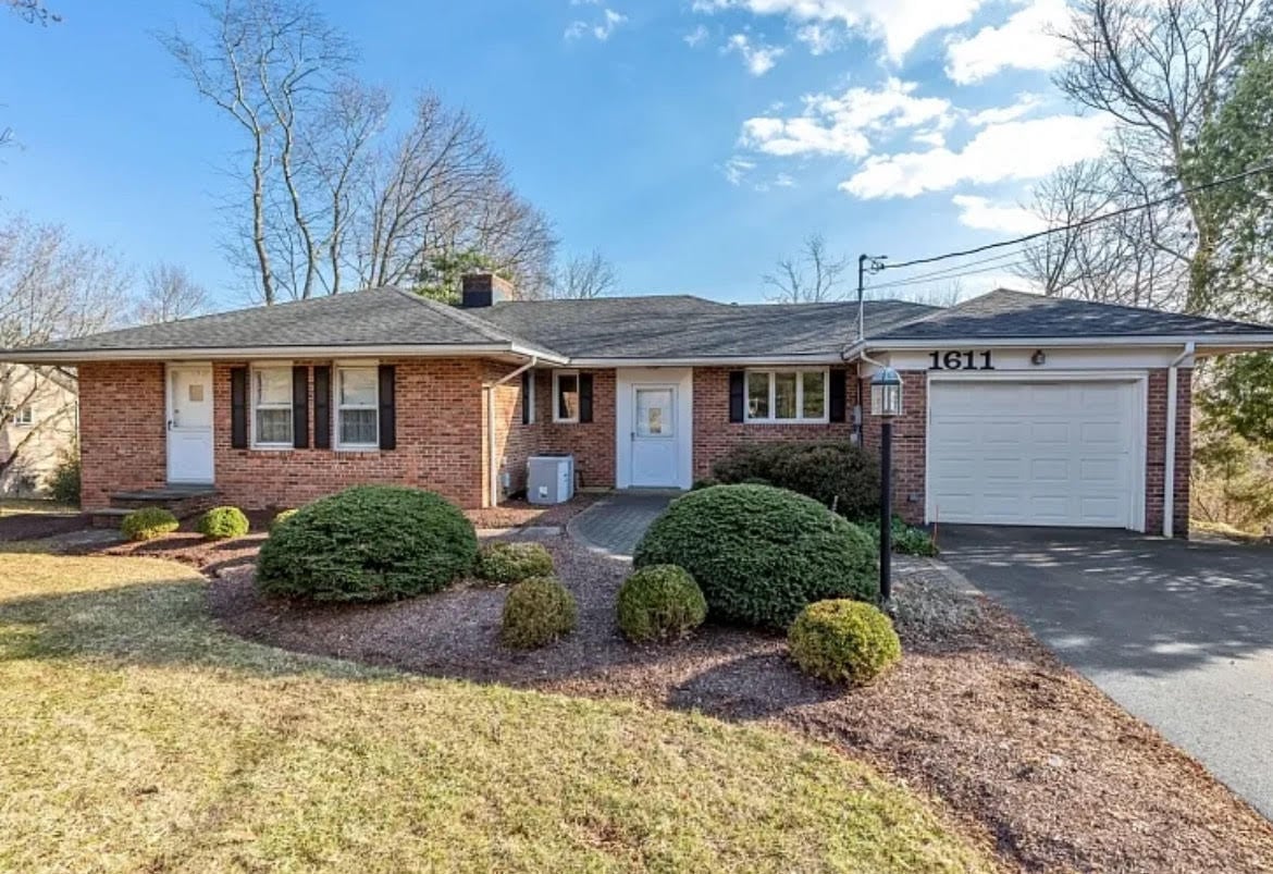 1611 Long Hill Rd