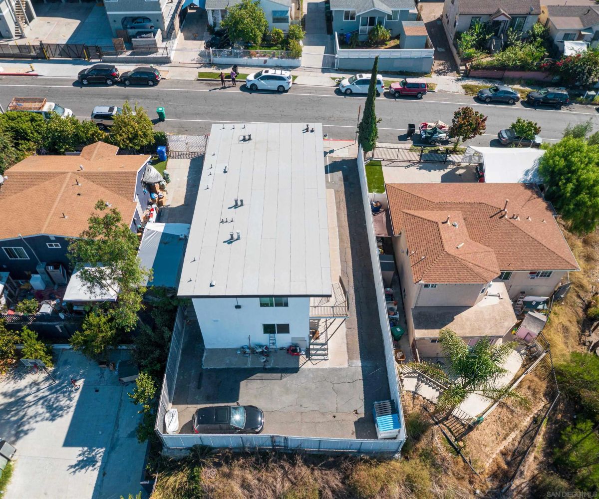3826 Winona Ave