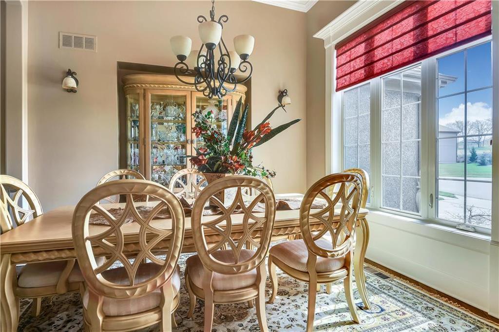 1302 Lakecrest Circle