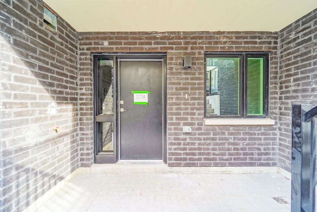 1650 Victoria Park Ave 103