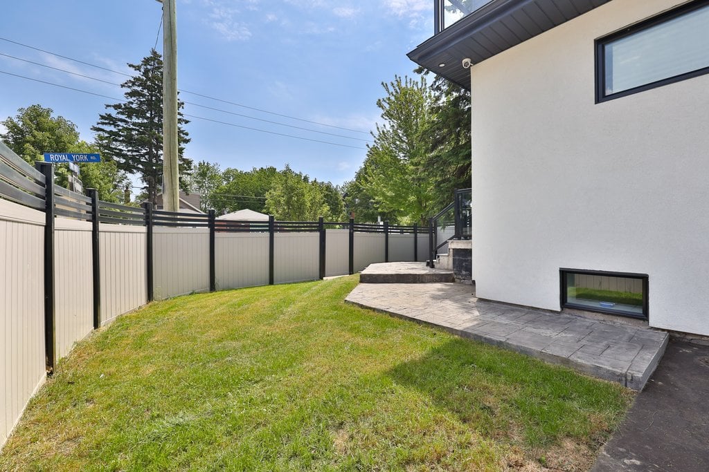 172 Royal York Rd