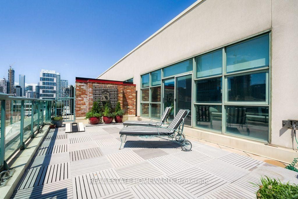 LOFT WITH PRIVATE TERRACE