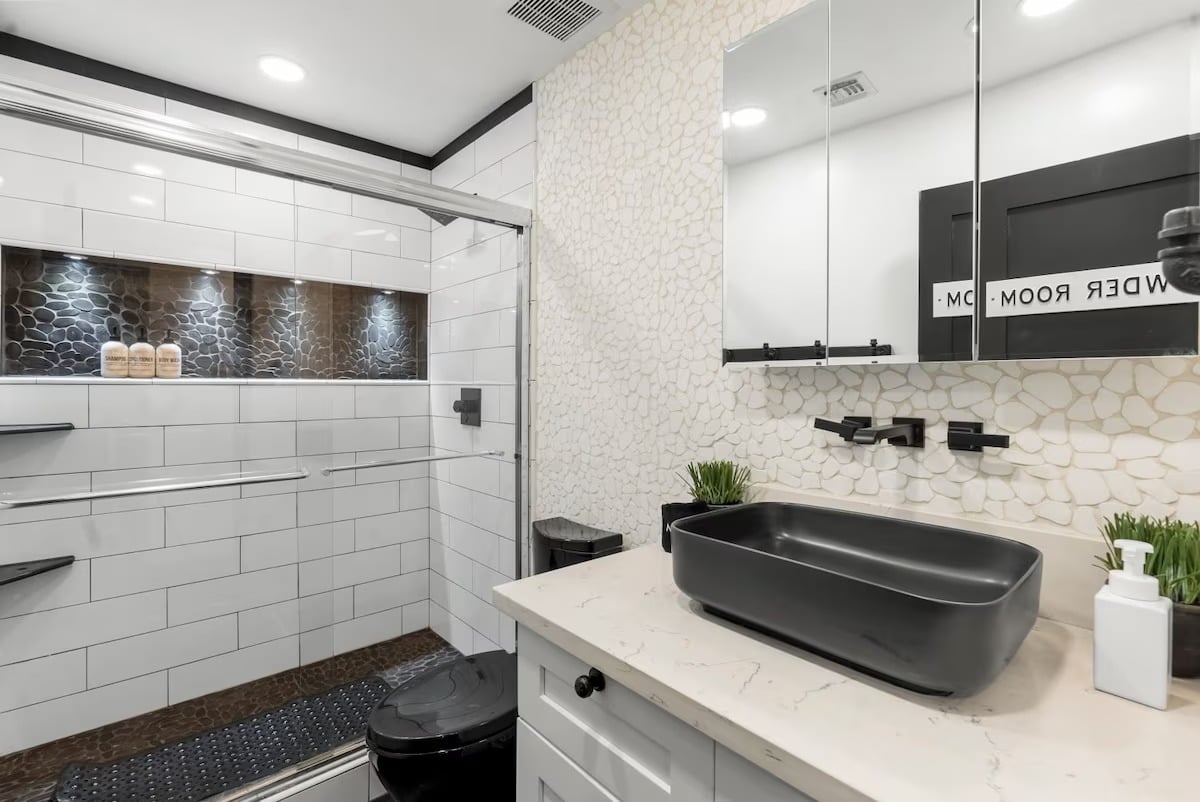 Phoenix Luxury! Pickleball | Free Heated Pool | Hot Tub