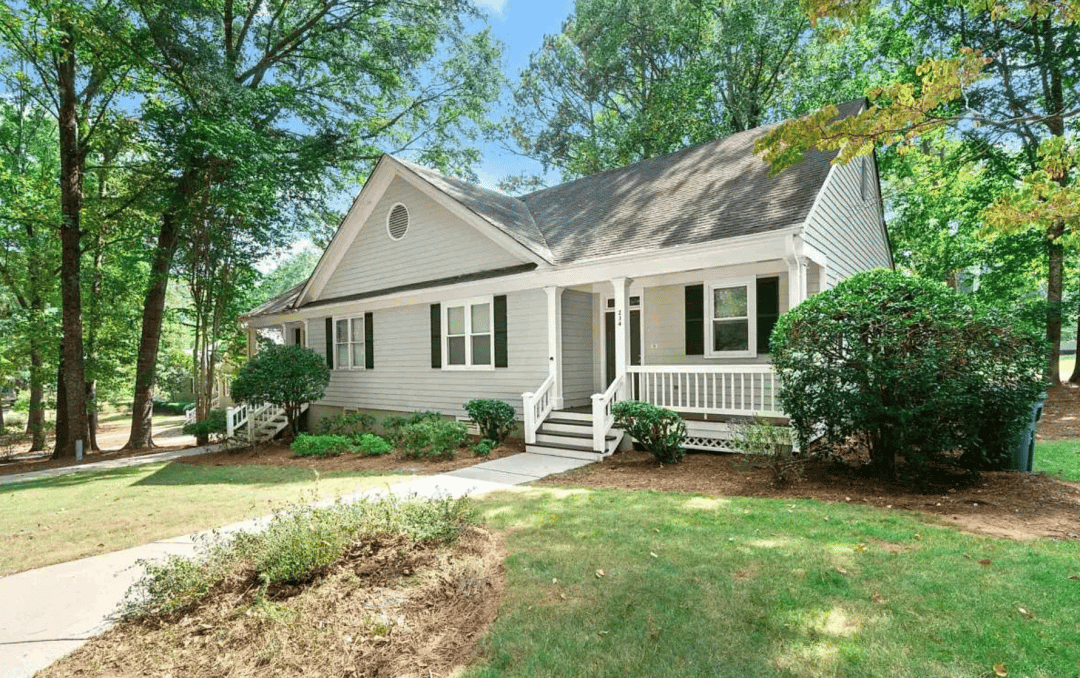 Great Waters Lake Oconee Cottage For Sale at 234 Beech Haven LN
