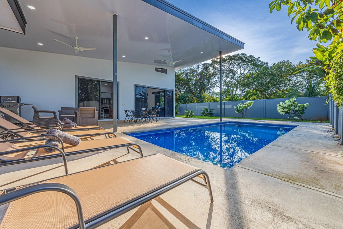 0.12 ACRES – 3 Bedrooms Newly Built Modern Home, With Pool & Privacy, Only 4min to the Beach!!!