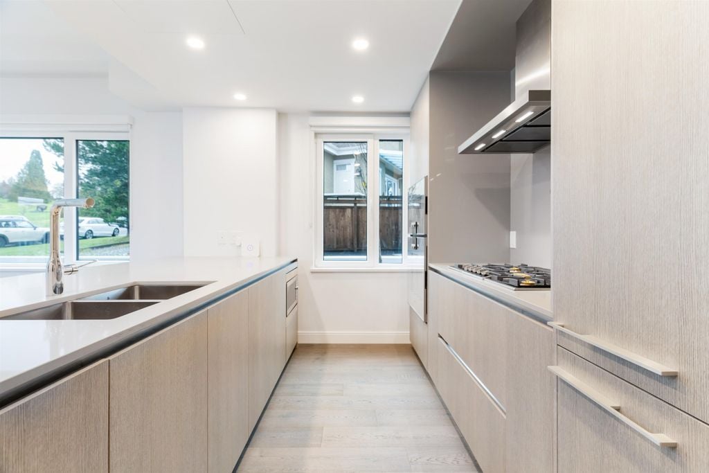 478 W 33rd Ave