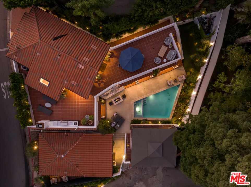 Wonderland Park Ave, 90046