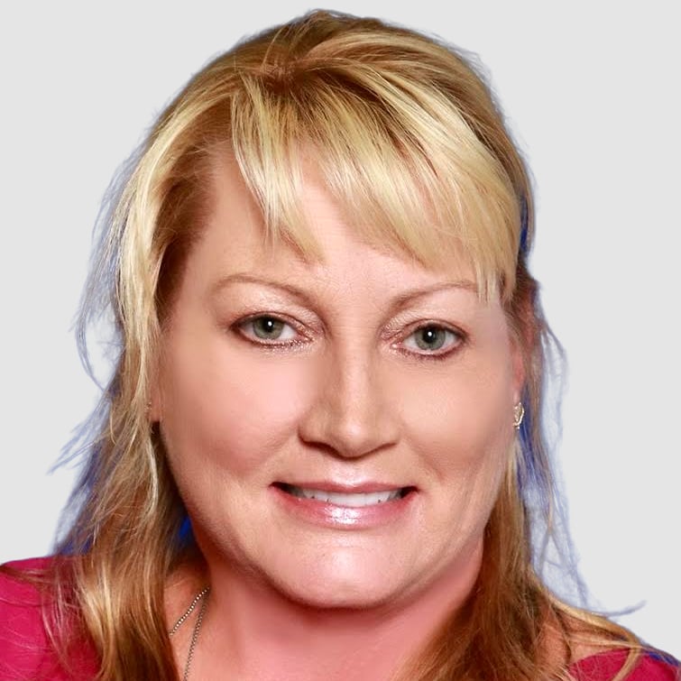 Kristine Bergin Manteo, NC Real Estate Agent Headshot