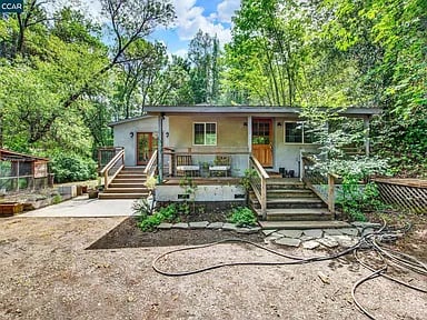 4009A Redwood Rd