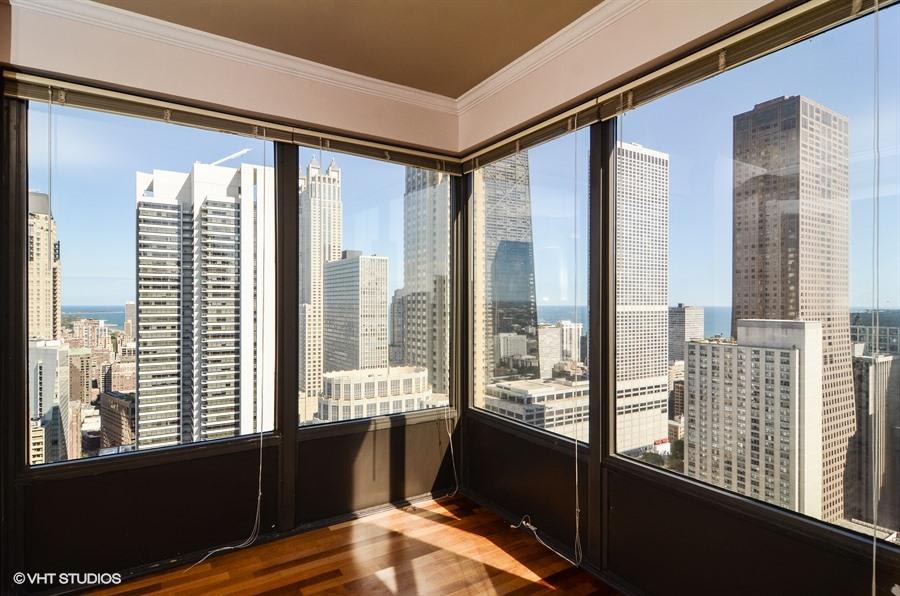 30 E Huron Unit 4609