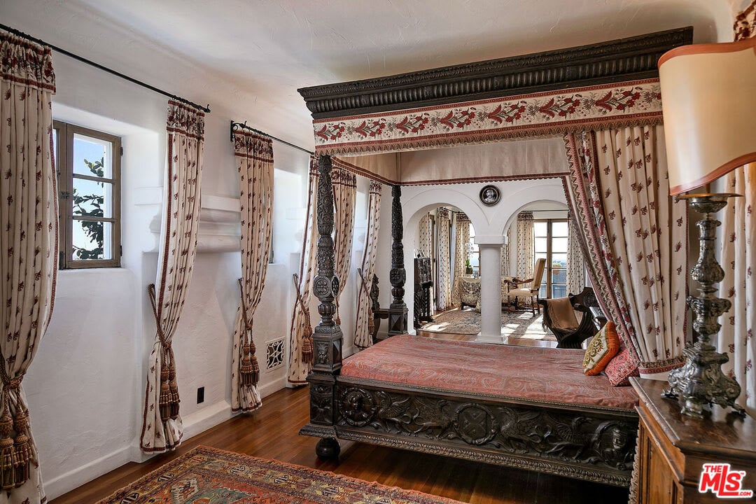Castillo del Lago in Hollywood Hills