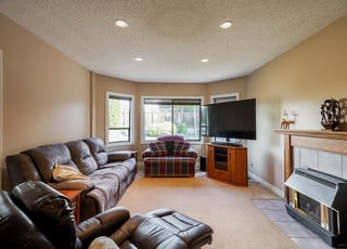 811 Porteau Pl