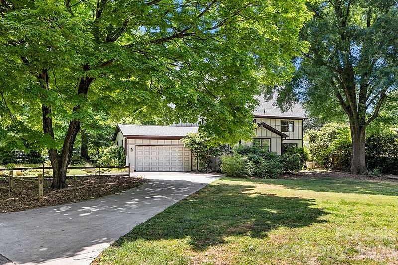 5335 Lansing Dr