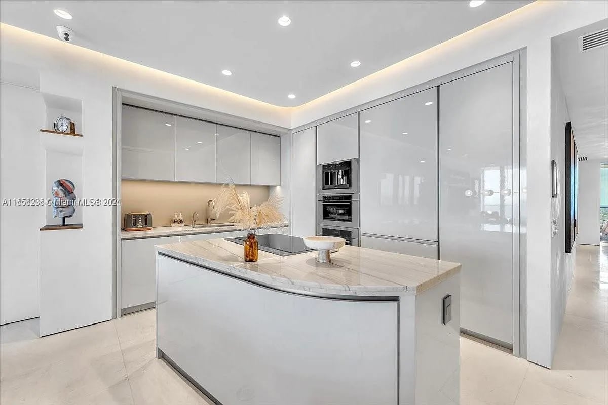 18975 Collins Ave #5302-6