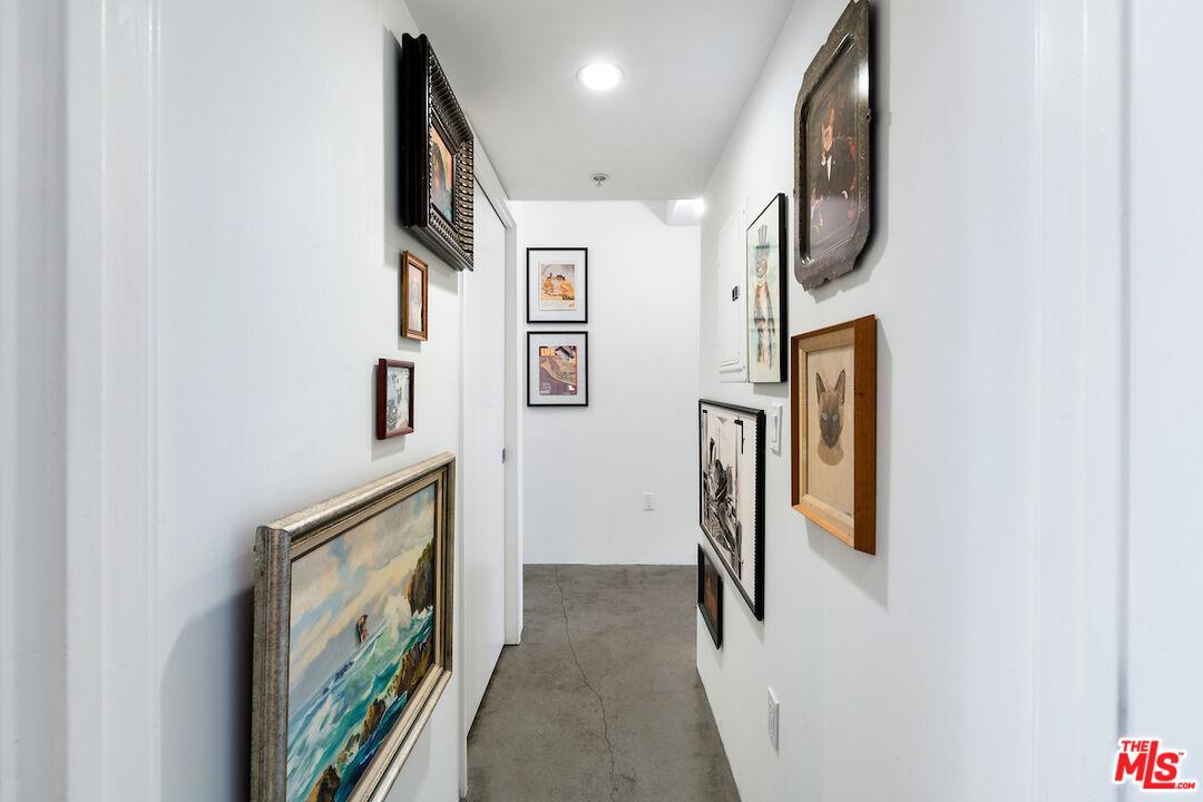 5806 Waring Ave Unit: 2