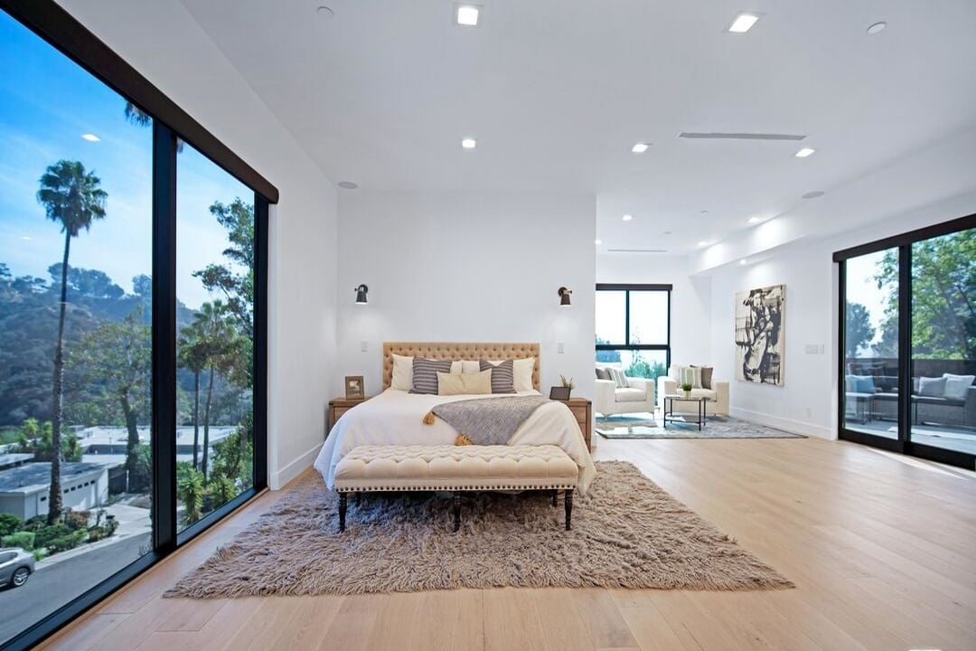 Canyon Lake Dr, 90068