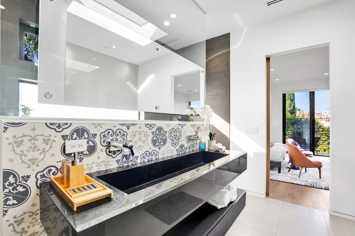 Modern 5BR Home w/Pool – Walk to The Grove & LACMA