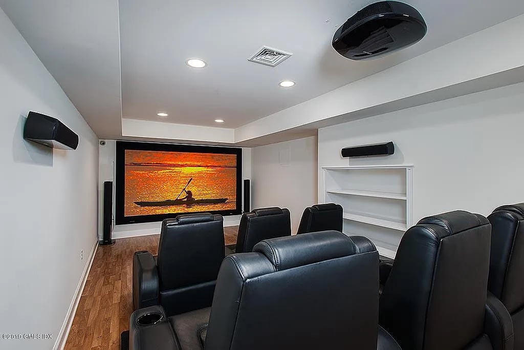 15 Mountain Laurel Dr