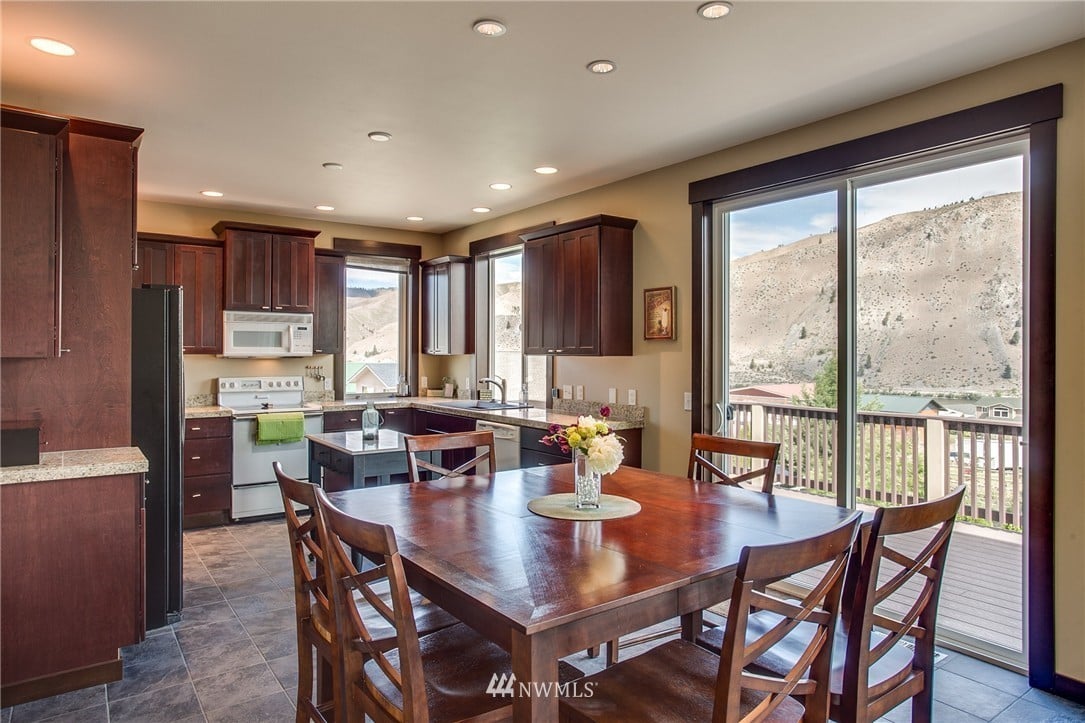 125 W Emerson Dr