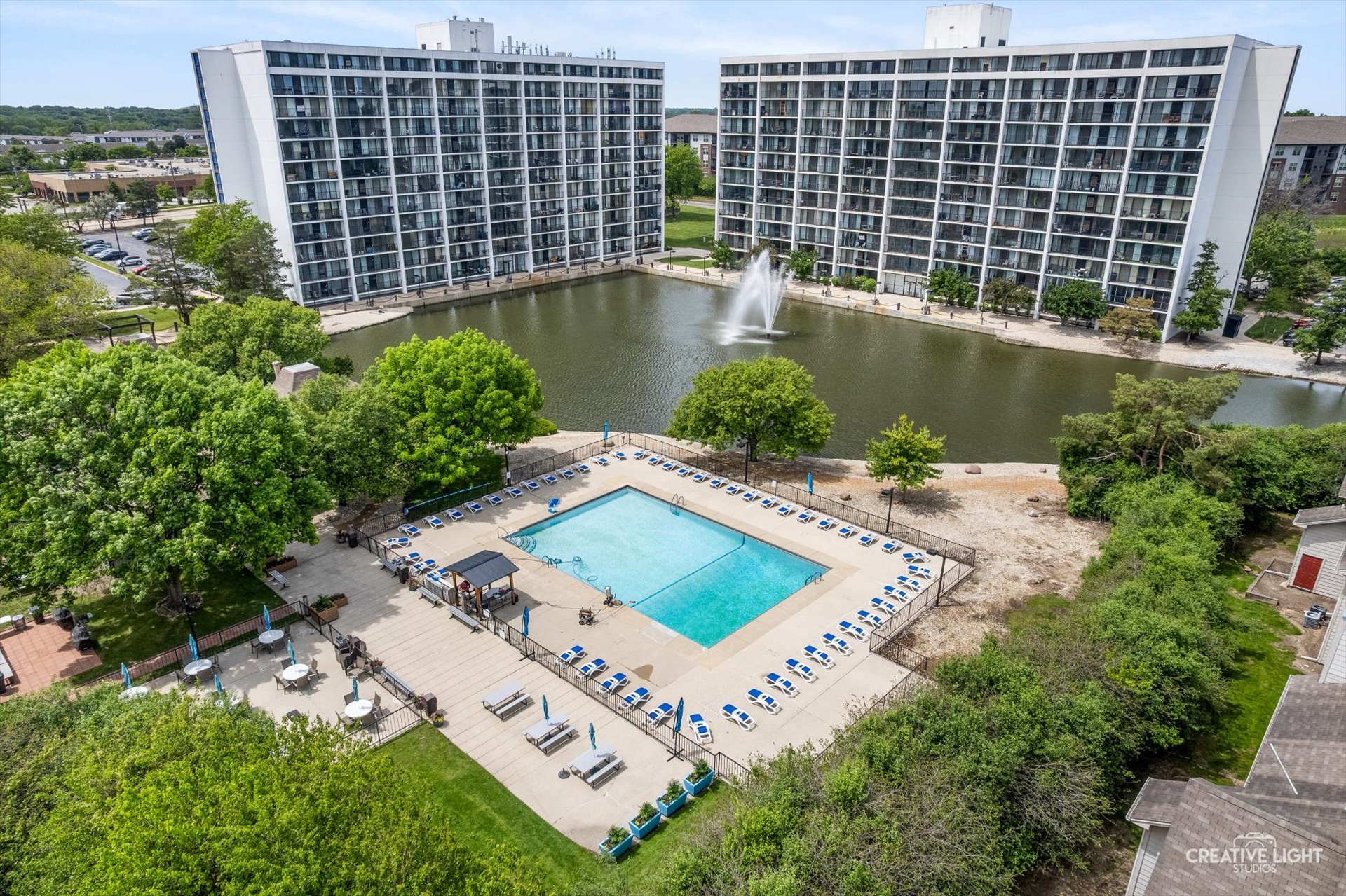 Outdoor swimming pool and clubhouse at Cove Landing condominium community 2015 S Finley Road Lombard IL 60148