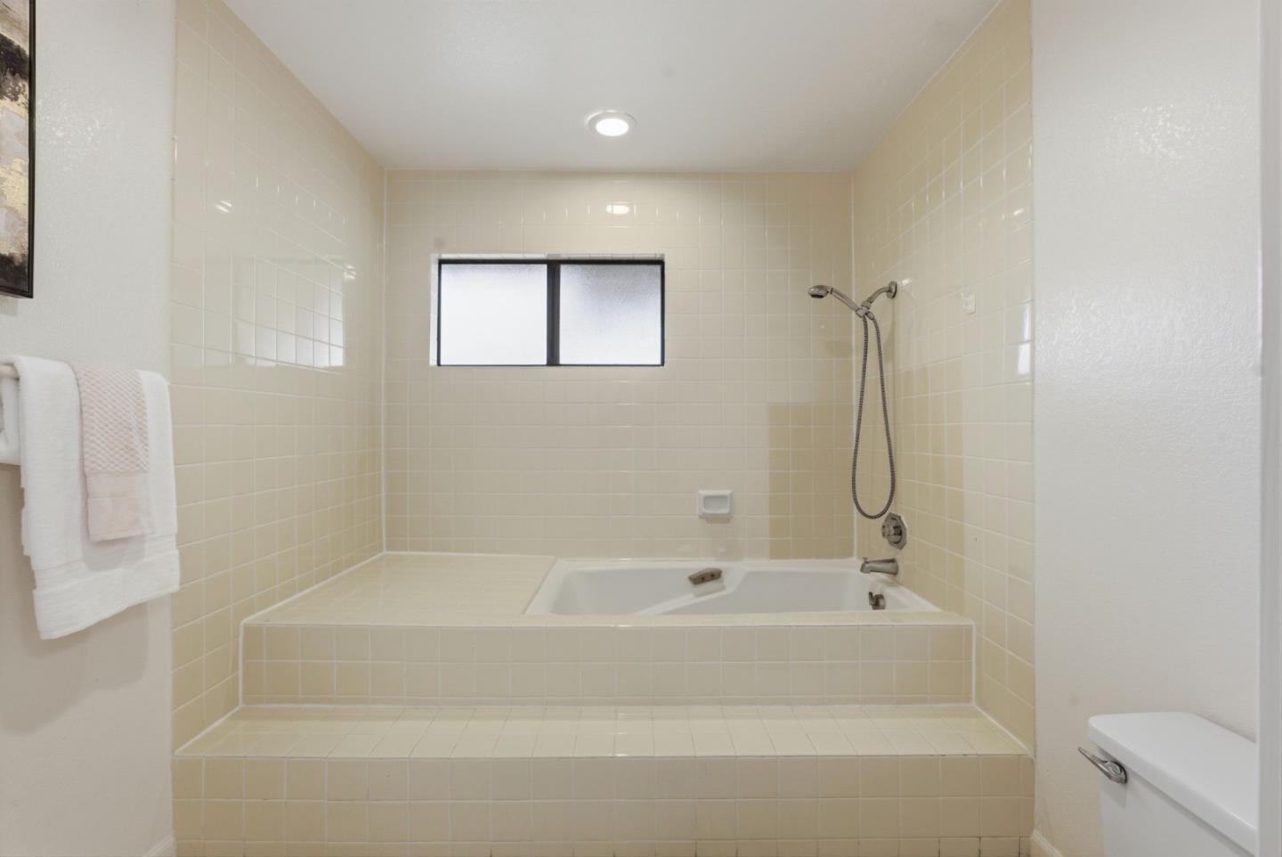 17 Azalea Ln, San Carlos