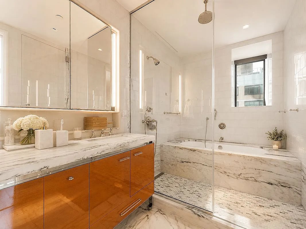 45 E 22nd St #26A
