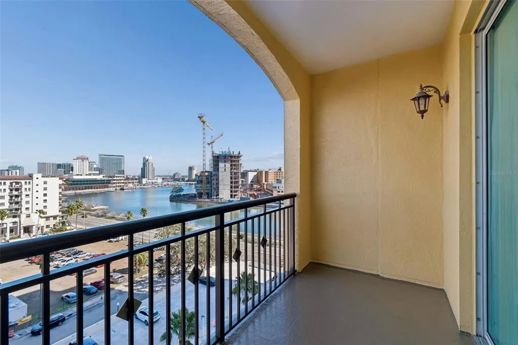 345 Bayshore Blvd, Apt 906