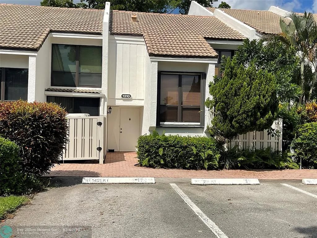 1310 Bridgewood Dr #1310