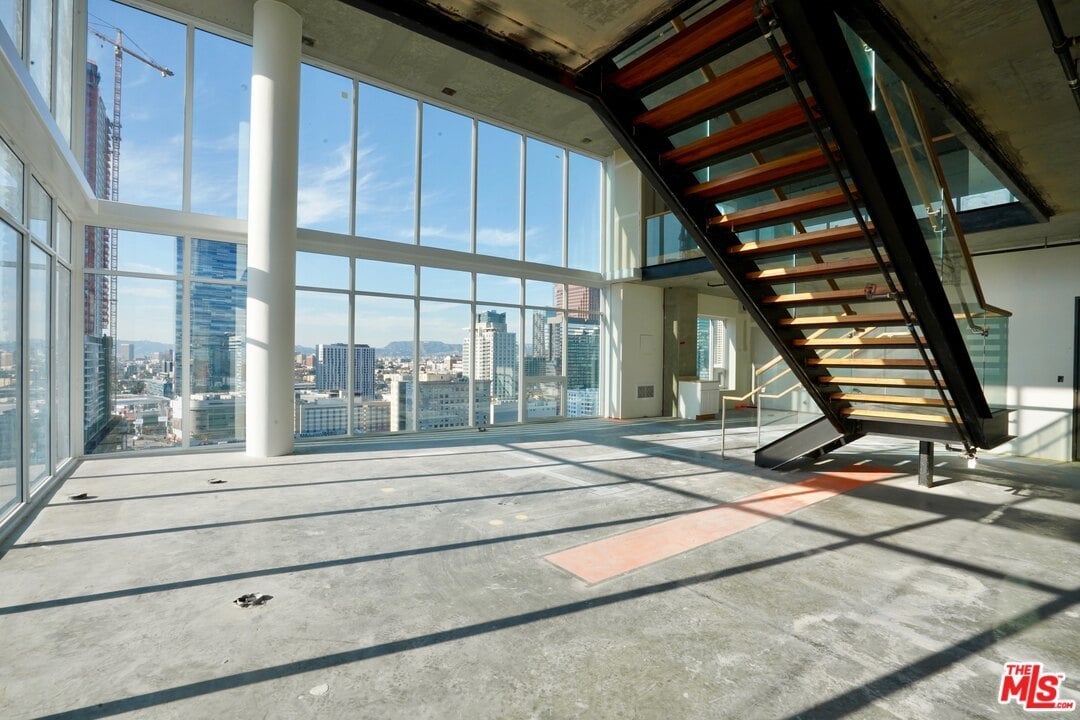 1050 S Grand Ave Ph 1