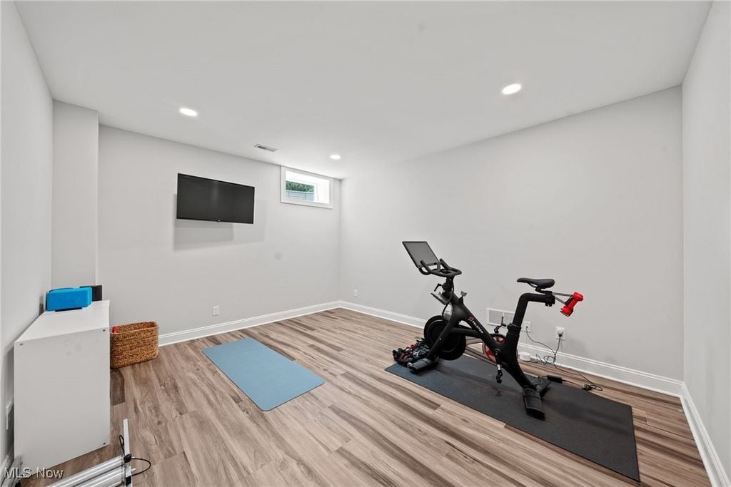 300 Woodridge Ln