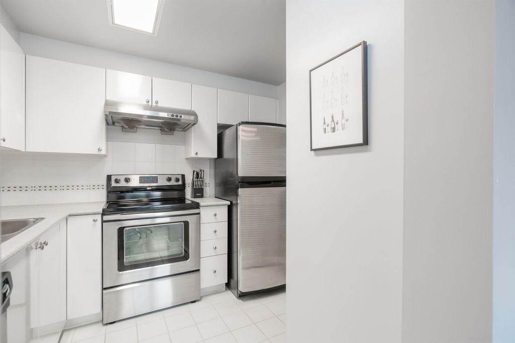 1166 Melville St, #1501
