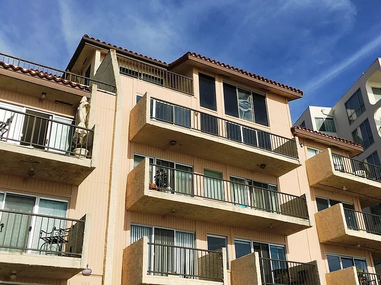 555 Esplanade Apt 313