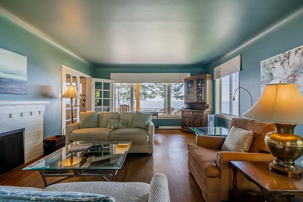 3741 Marine Dr