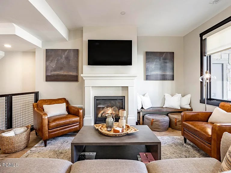 3788 Blackstone Dr #19