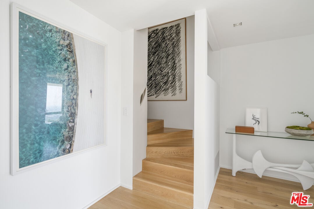 Nova Estate, Sunset Plaza Dr, 90069