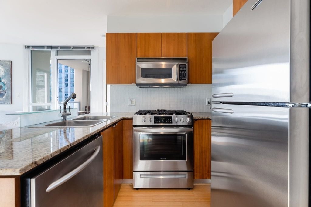 822 Seymour St, #909