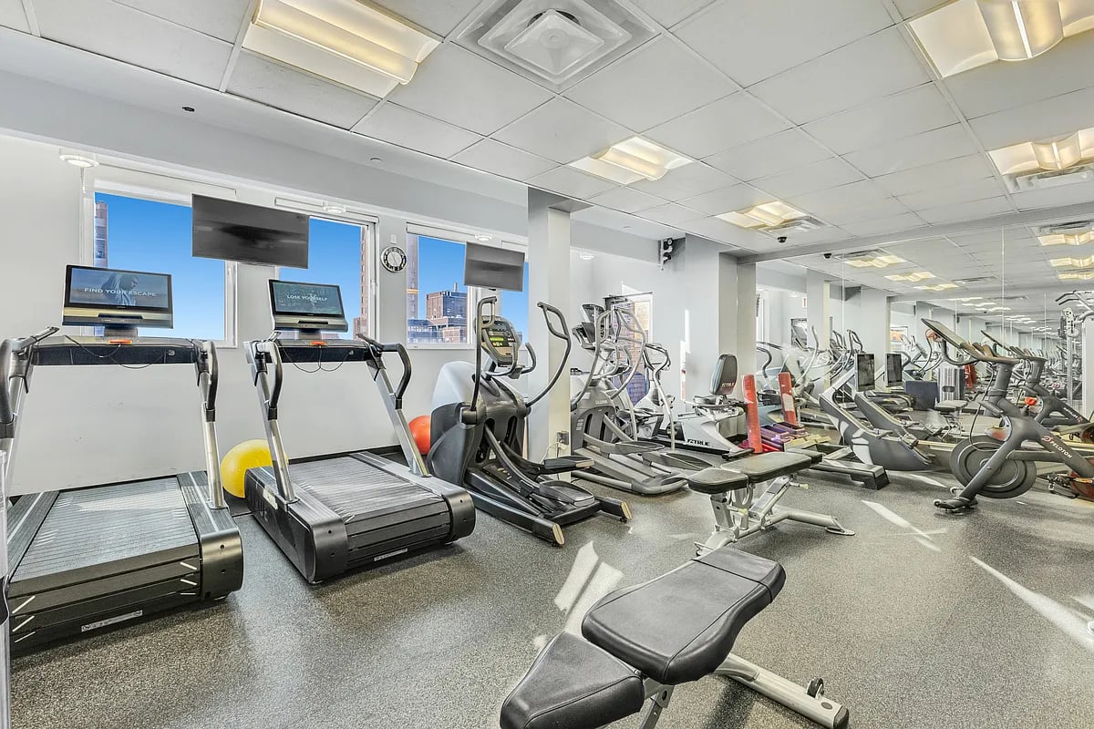 250 East 87th Street Unit: 8D