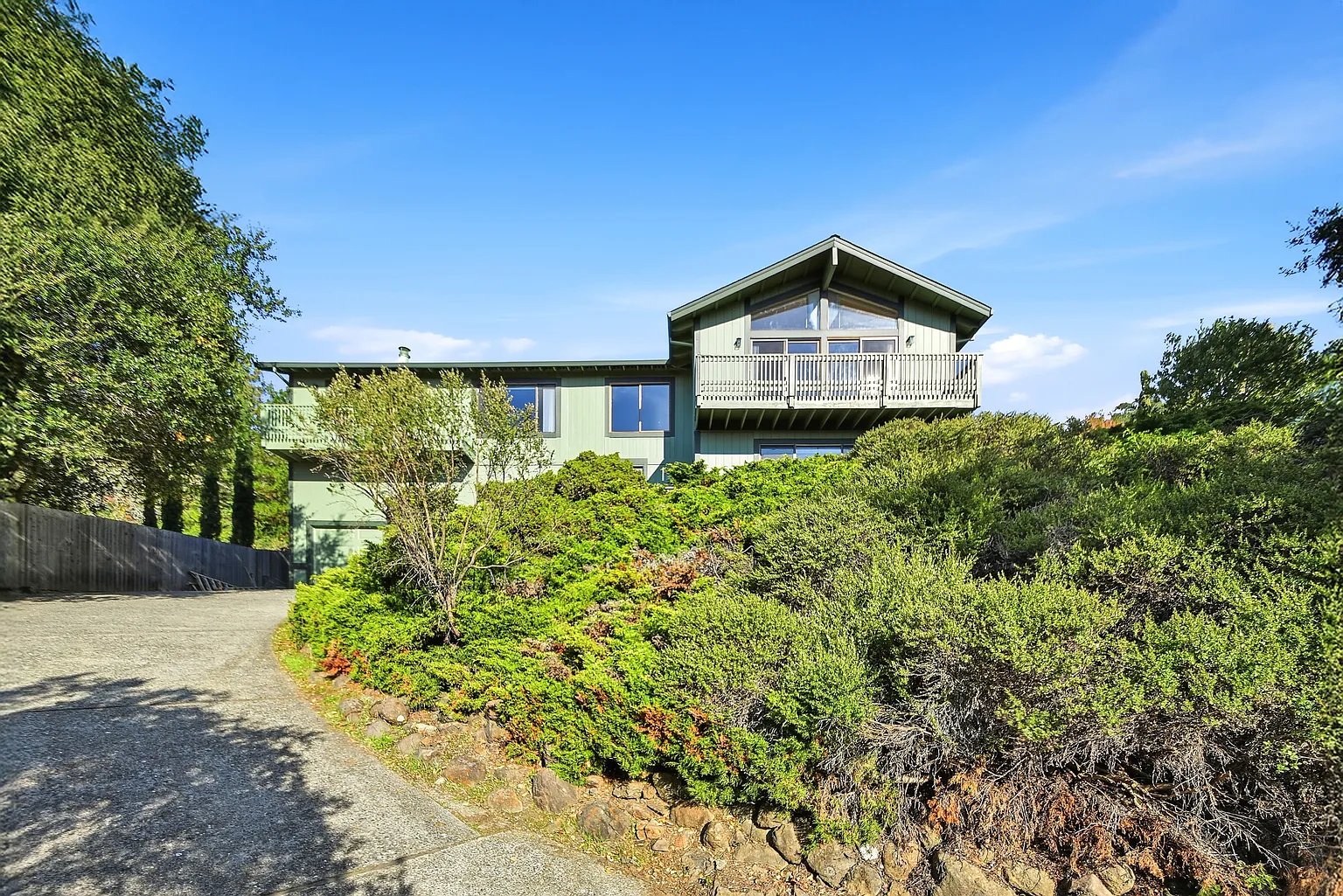 5827 La Cuesta Dr