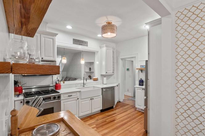 200 W Roanoke Park Dr