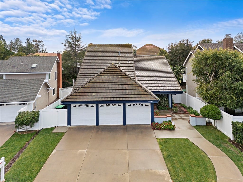 22242 Pewter Ln